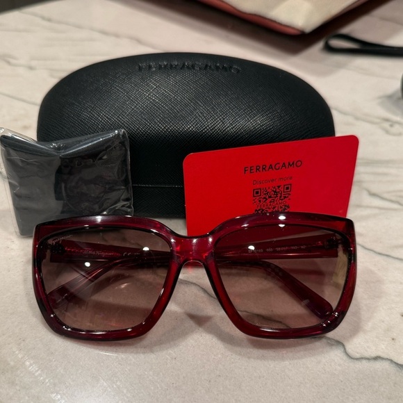 Salvatore Ferragamo Accessories - Salvatore Ferragamo SF1018S Sunglasses in Crystal Wine with Grey Gradient Lenses
